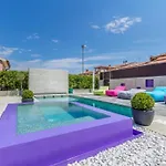 Casa Moderna *